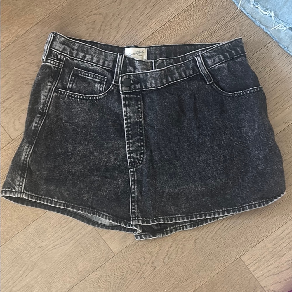 Universal Thread Black Skort with Classic Design